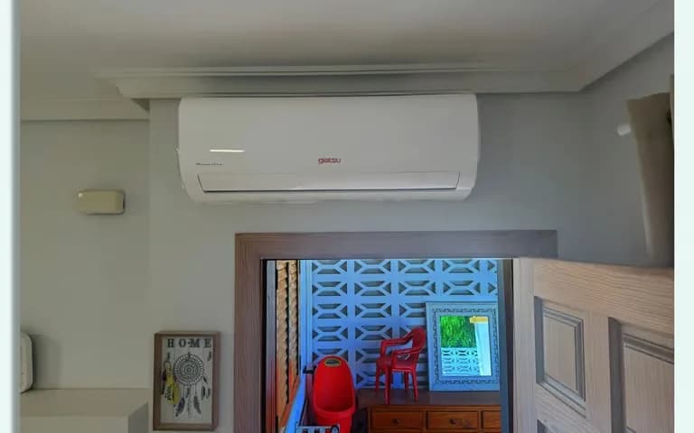 Indoor unit installed in a La Zenia home. Source: CLIMED installation gallery.